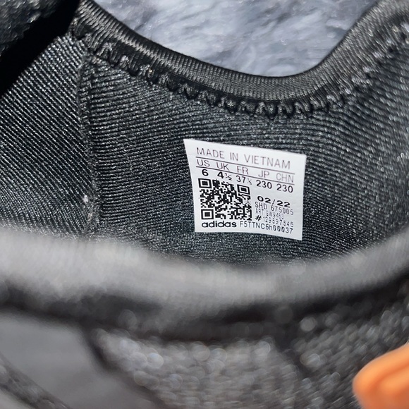 adidas Originals Women's NMD_R1 shoes - Picture 6 of 6